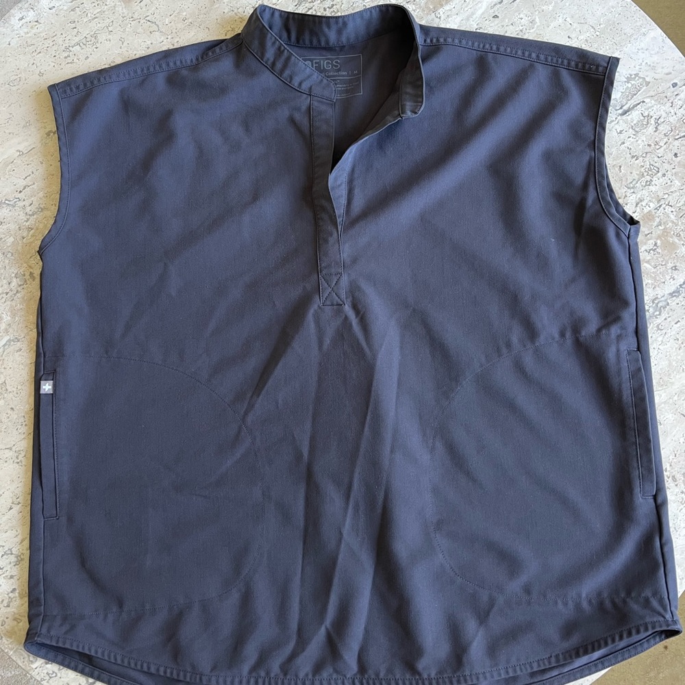 FIGS SCRUB TOP MEDIUM CHARCOAL